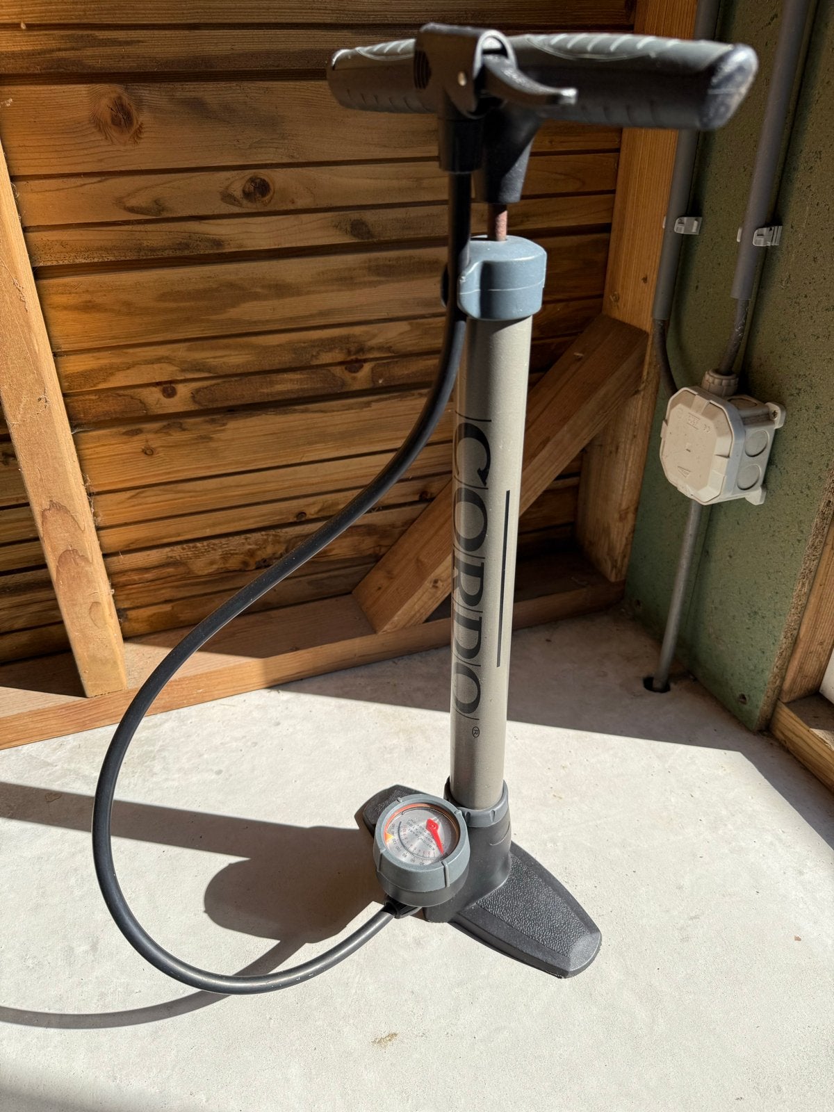 Cordo fietspomp met display en adaptieve nippel, Ophalen of Verzenden, Drukmeter, Gebruikt