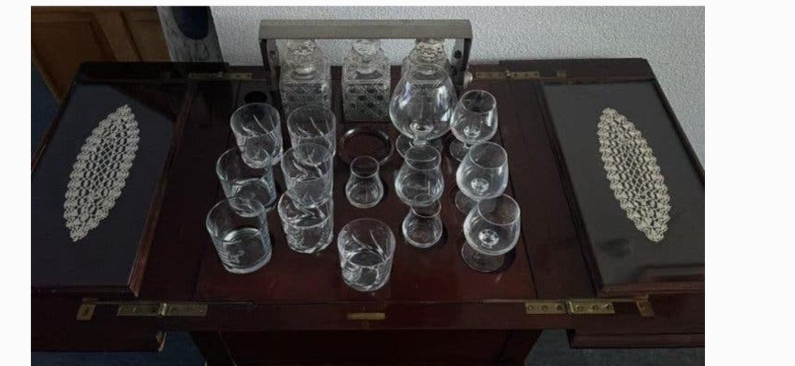Antieke mahonie houten whisky tafel met lift en Tantalus, Antiek en Kunst, Ophalen