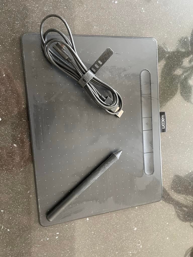 Wacom Intuos tekentablet met pen en USB-kabel, Computers en Software, Tekentablets, Verzenden, Zo goed als nieuw, Bedraad