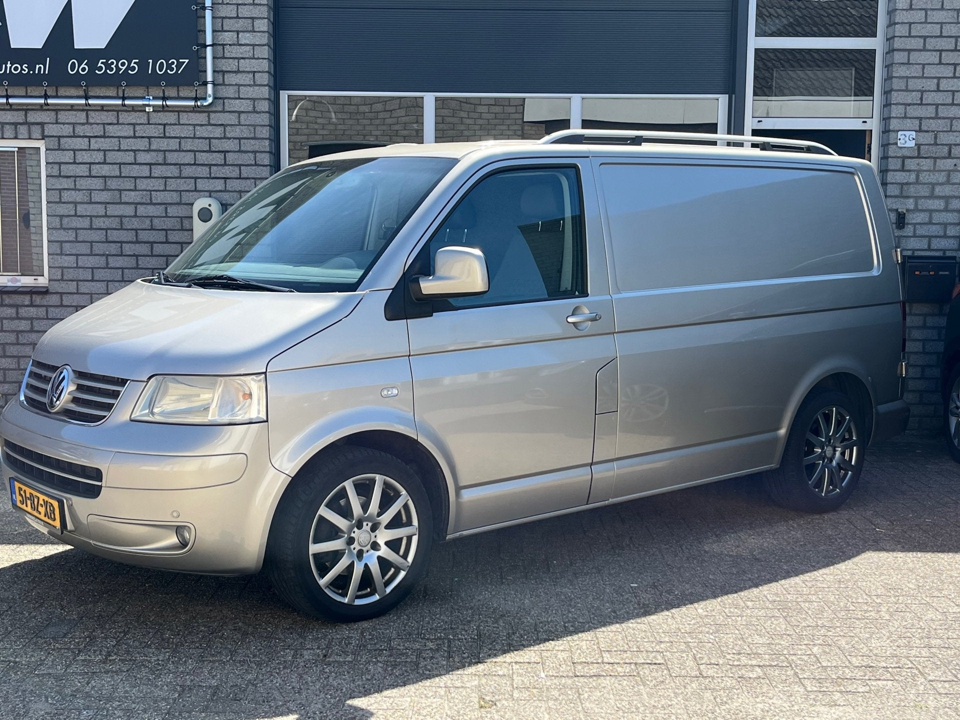 Volkswagen Transporter 2.5 TDI 300 Budgetline DC Automaat 2x, Stof, Gebruikt, Volkswagen, Beige