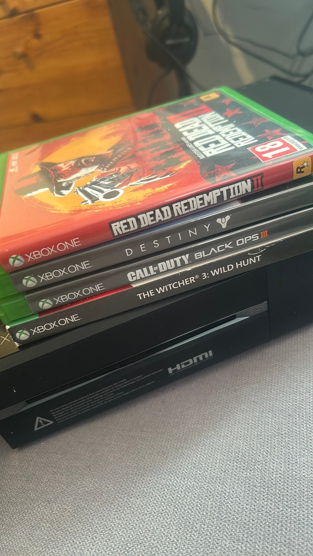 Xbox one inclusief spellen en headset, 1 speler, Ophalen, Zo goed als nieuw, Vanaf 3 jaar