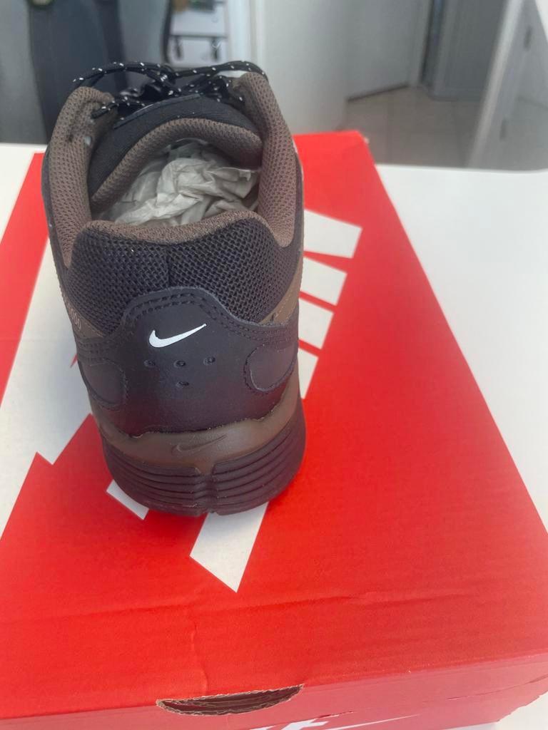 Nieuw Nike P-6000 Sneakers - Bruin/Zwart, Kleding | Heren, Ophalen of Verzenden, Nieuw, Bruin, Sneakers of Gympen