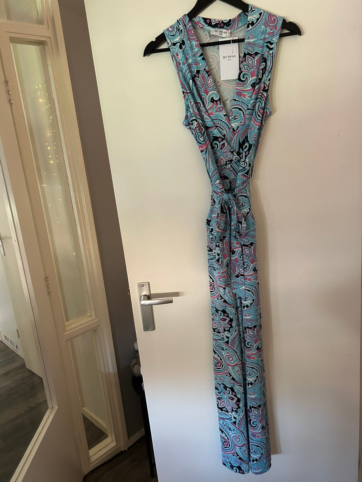 By Swan jumpsuit lichtblauw/roze, maat L, Kleding | Dames, Jumpsuits, Ophalen of Verzenden, Nieuw, Maat 42/44 (L), Blauw