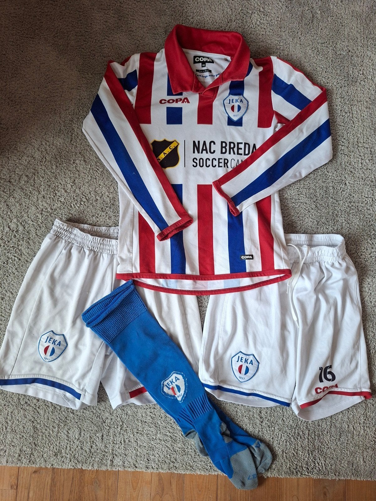 Voetbalshirt en 2 x broekje - maat 140 - Jeka, Kinderen en Baby's, Gebruikt, Sport- of Zwemkleding, Ophalen of Verzenden, Jeka
