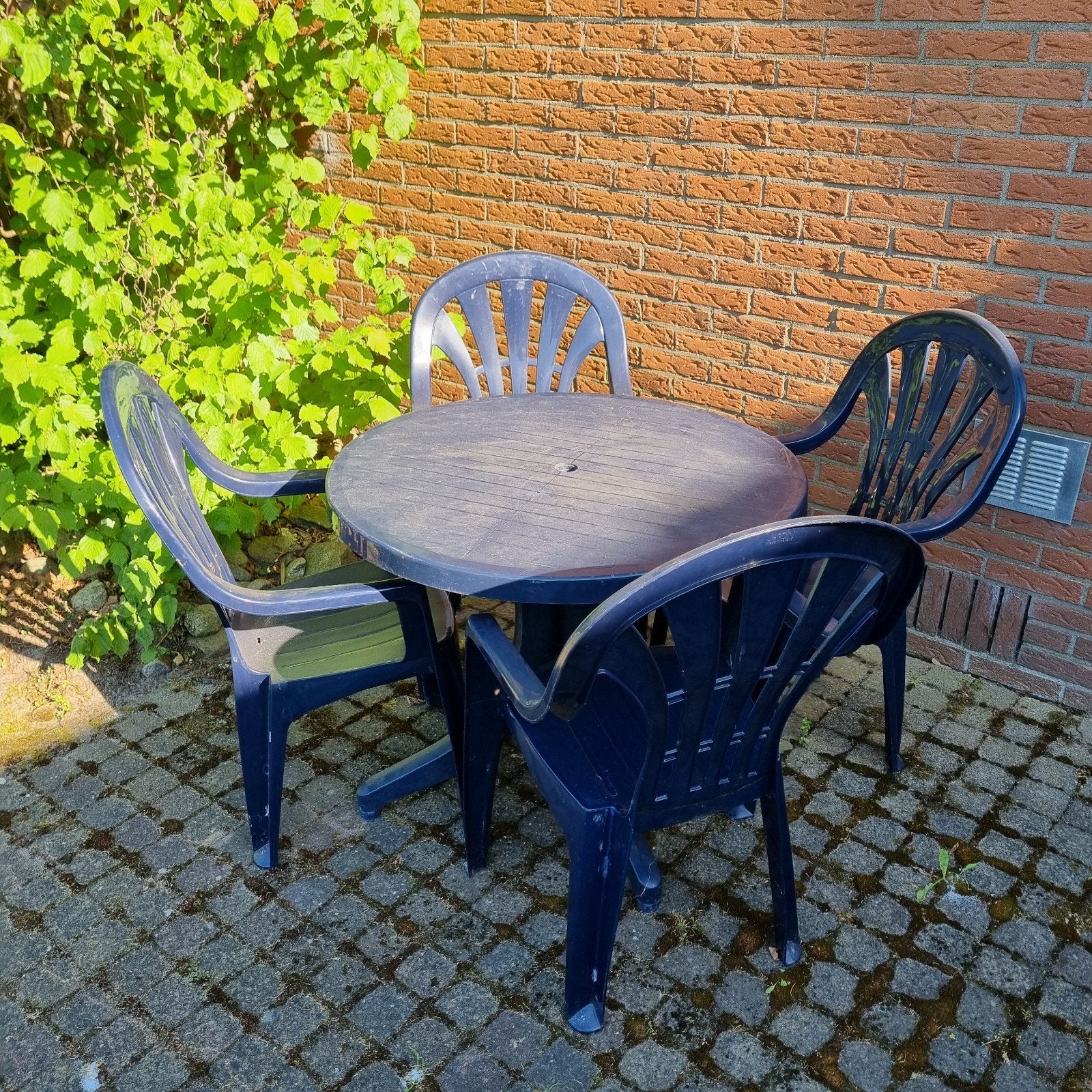 Hartman tuintafel met 4 stapelbare stoelen blauw, Ophalen, Gebruikt, Kunststof