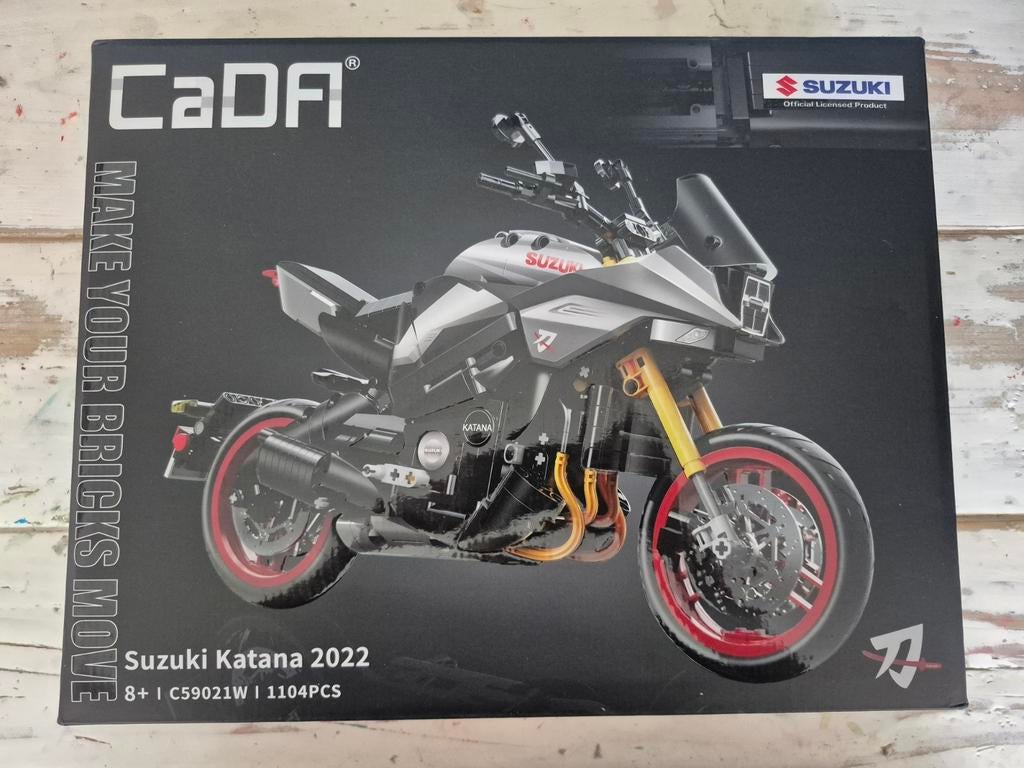 Suzuki Catana 2022 C59021W, Hobby en Vrije tijd, Modelbouw | Auto's en Voertuigen, Auto, Groter dan 1:32, Zo goed als nieuw, Ophalen