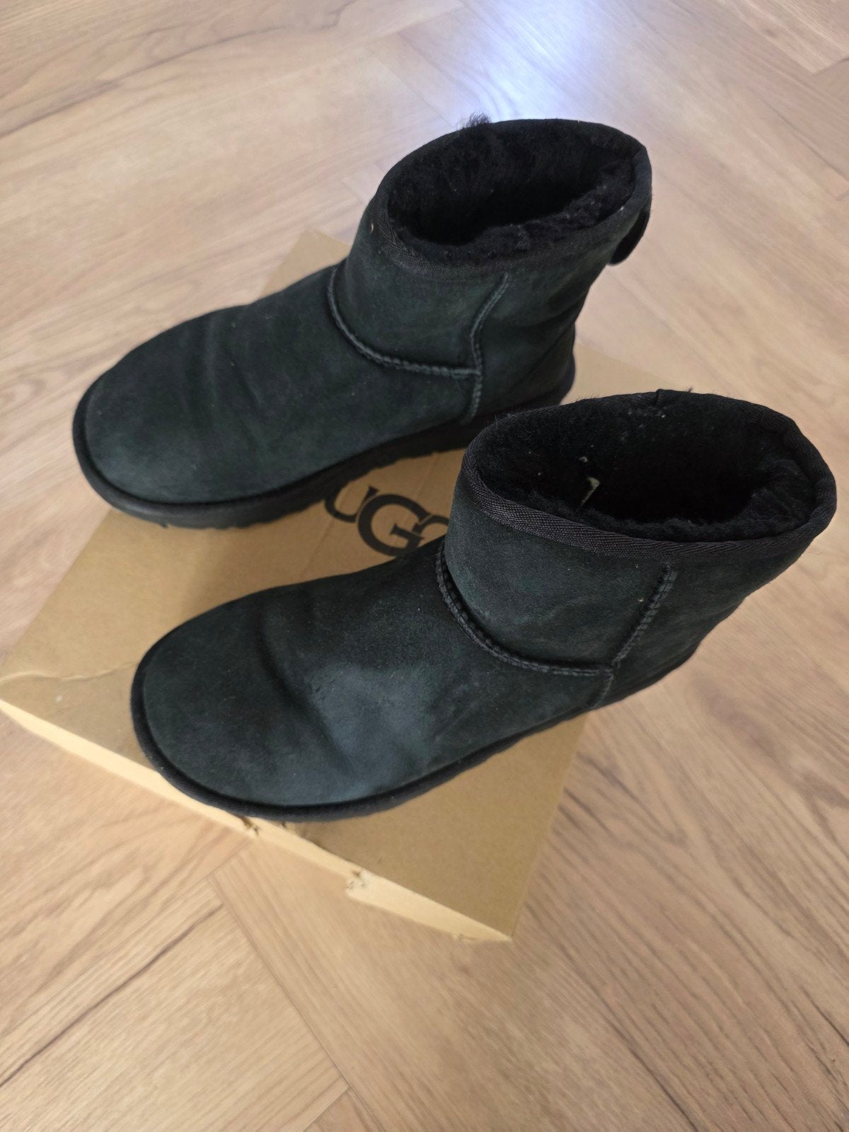 ugg classic mini zwart maat 38, Ophalen of Verzenden, Zo goed als nieuw, Zwart