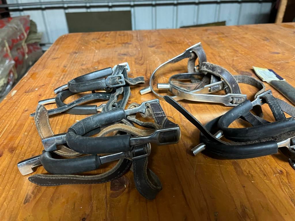 Set met verschillende sporen, Dieren en Toebehoren, Paarden en Pony's | Overige Paardenspullen, Ophalen of Verzenden, Gebruikt