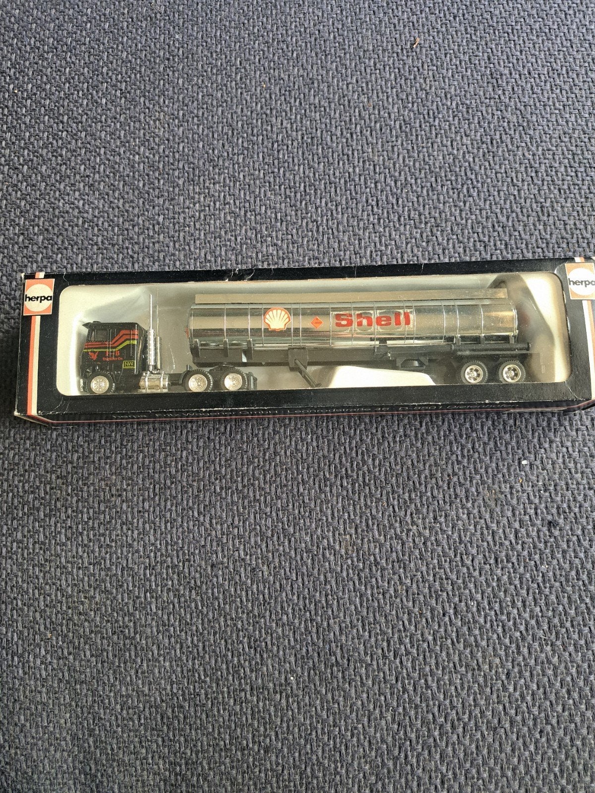herpa model freightliner cabover with shell tank, West germany, Zo goed als nieuw, N.b, Bus of Vrachtwagen