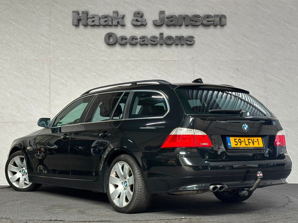 BMW 5-serie Touring 525i - Pano - Cruise - Automaat - Infota, Auto's, Achterwielaandrijving, Gebruikt, 2000 kg, 93 €/maand