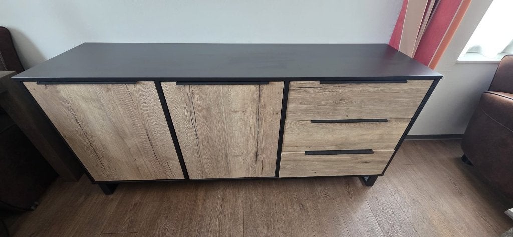 Dressoir Zundert - Antraciet / Wild Eiken structuur ZGAN, Ophalen, Met deur(en), 150 tot 200 cm, Zo goed als nieuw