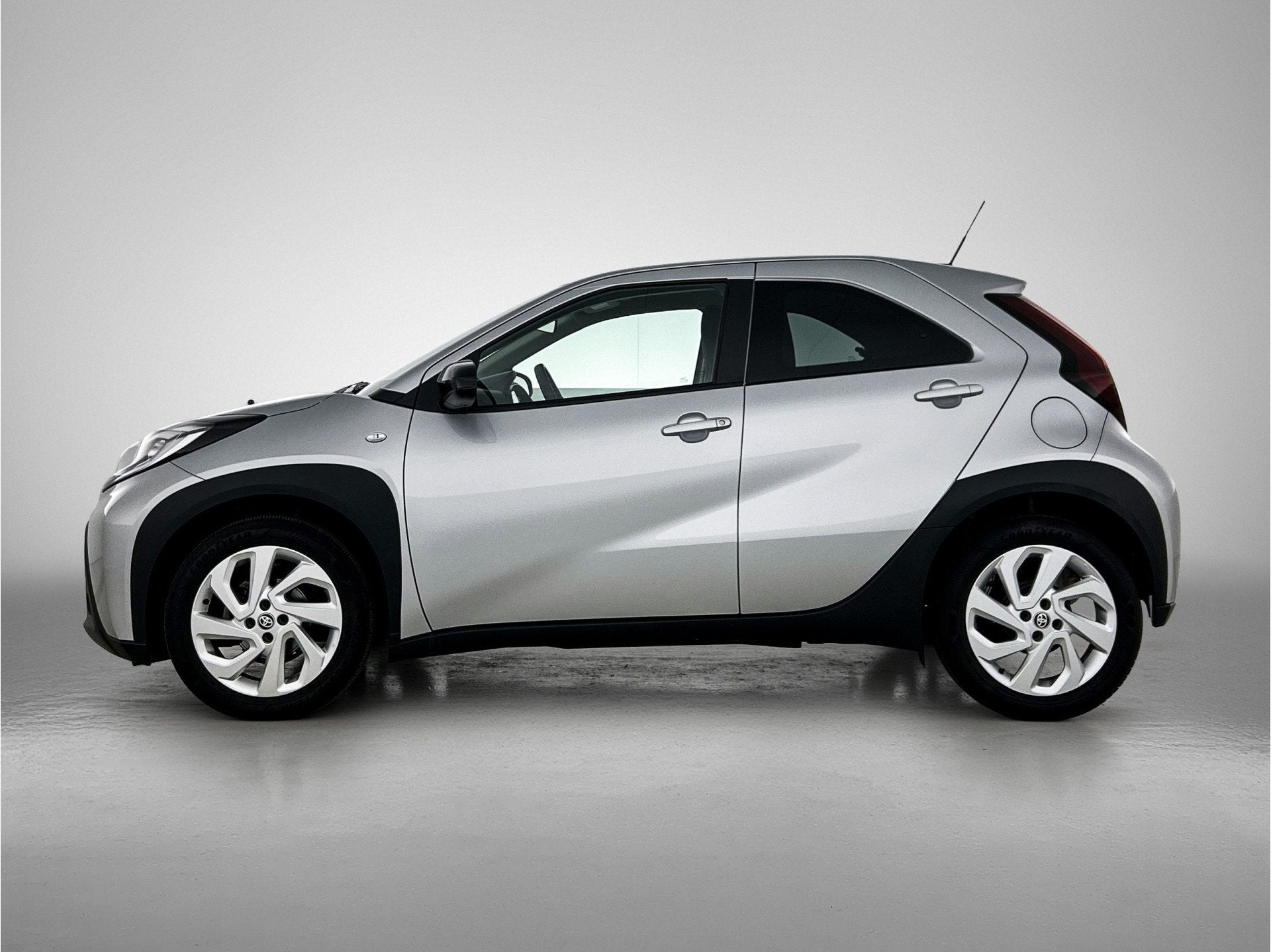Toyota Aygo X 1.0 VVT-i MT first | Apple Carplay&Android Aut, Stof, Gebruikt, 920 kg, 4 stoelen