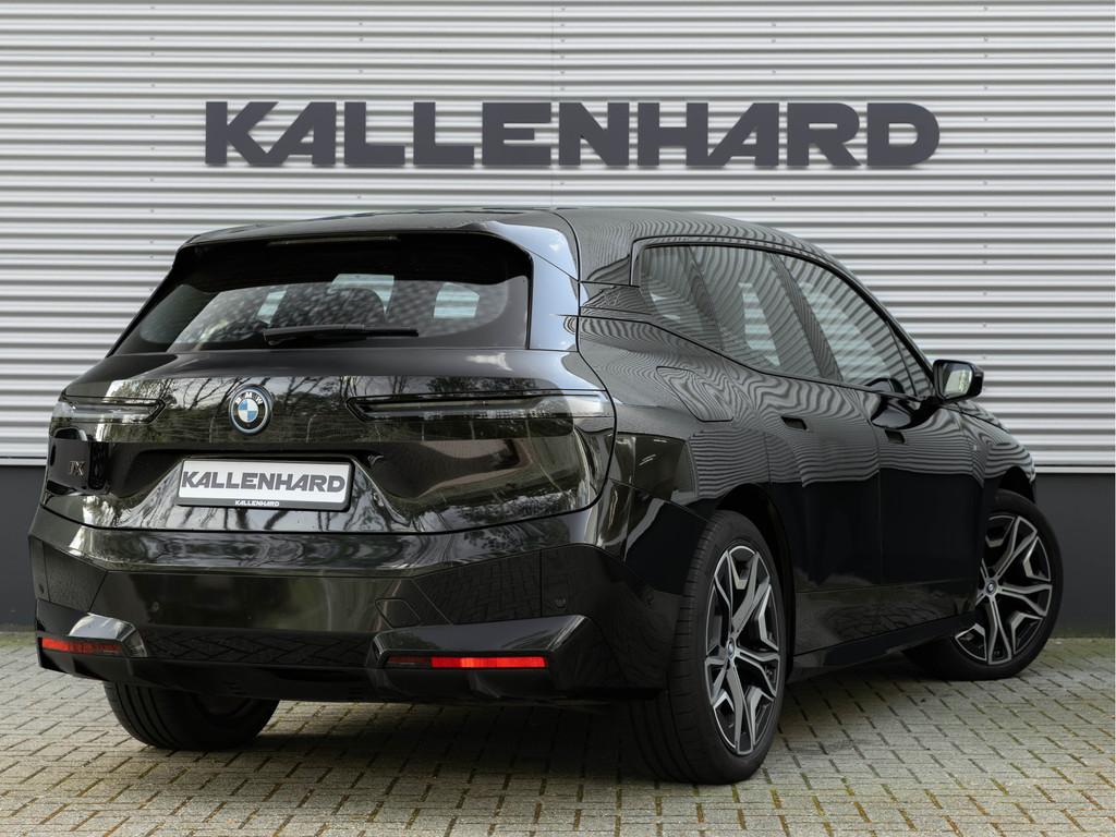 BMW iX M60 - 112kWh - Pano - Bowers & Wilkins - Trekhaak, 12 maanden, Gebruikt, 573 min, Zwart