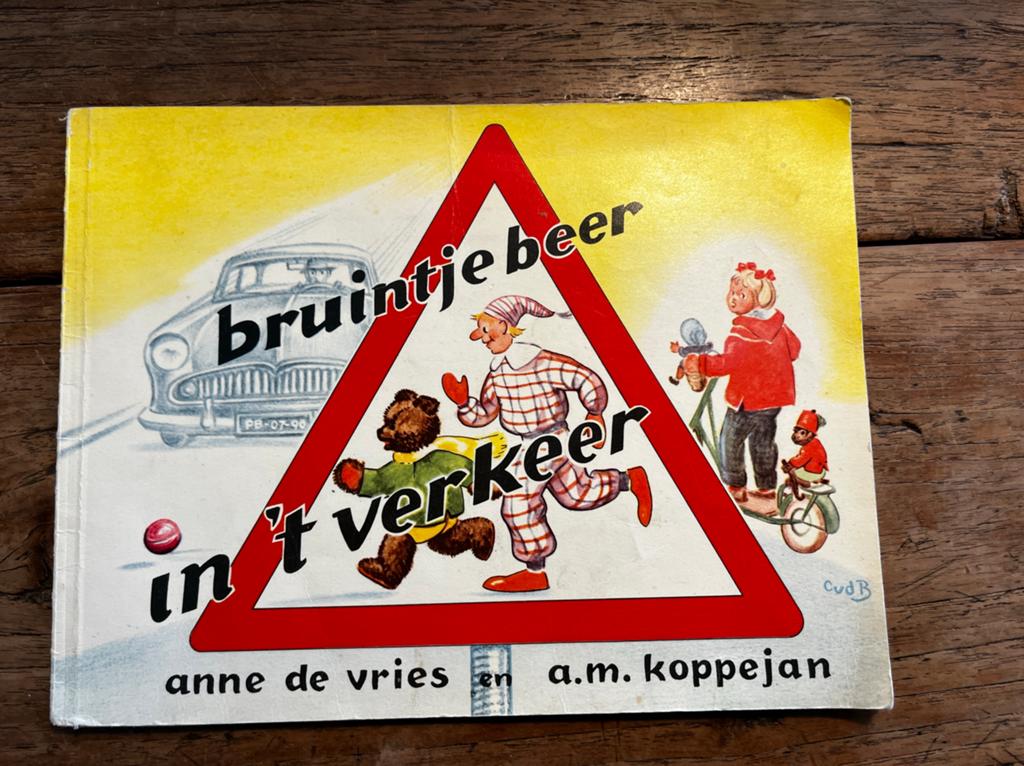 Bruintje beer in t verkeer, Antiek en Kunst, Antiek | Boeken en Bijbels, Ophalen of Verzenden