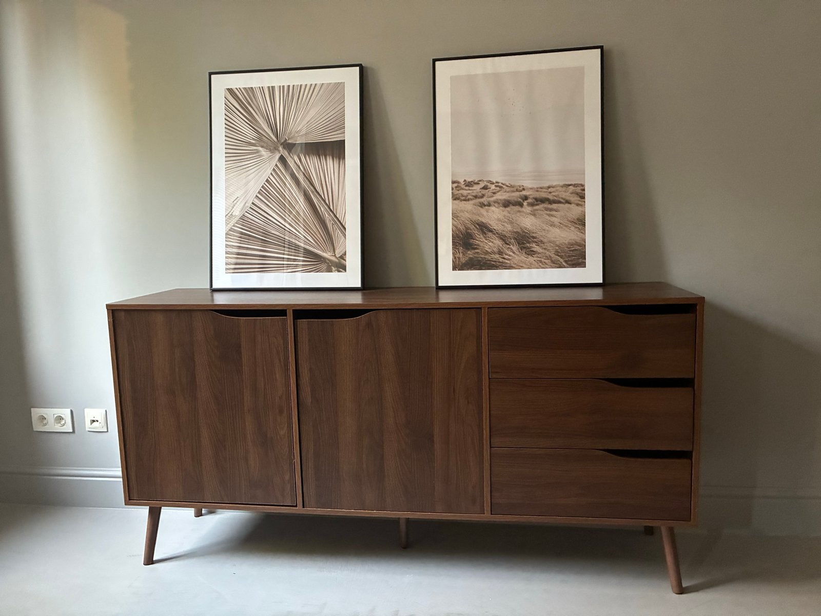 Stijlvol Scandinavisch dressoir walnoot met lades en deuren, Huis en Inrichting, Kasten | Dressoirs, Ophalen, 150 tot 200 cm, Zo goed als nieuw