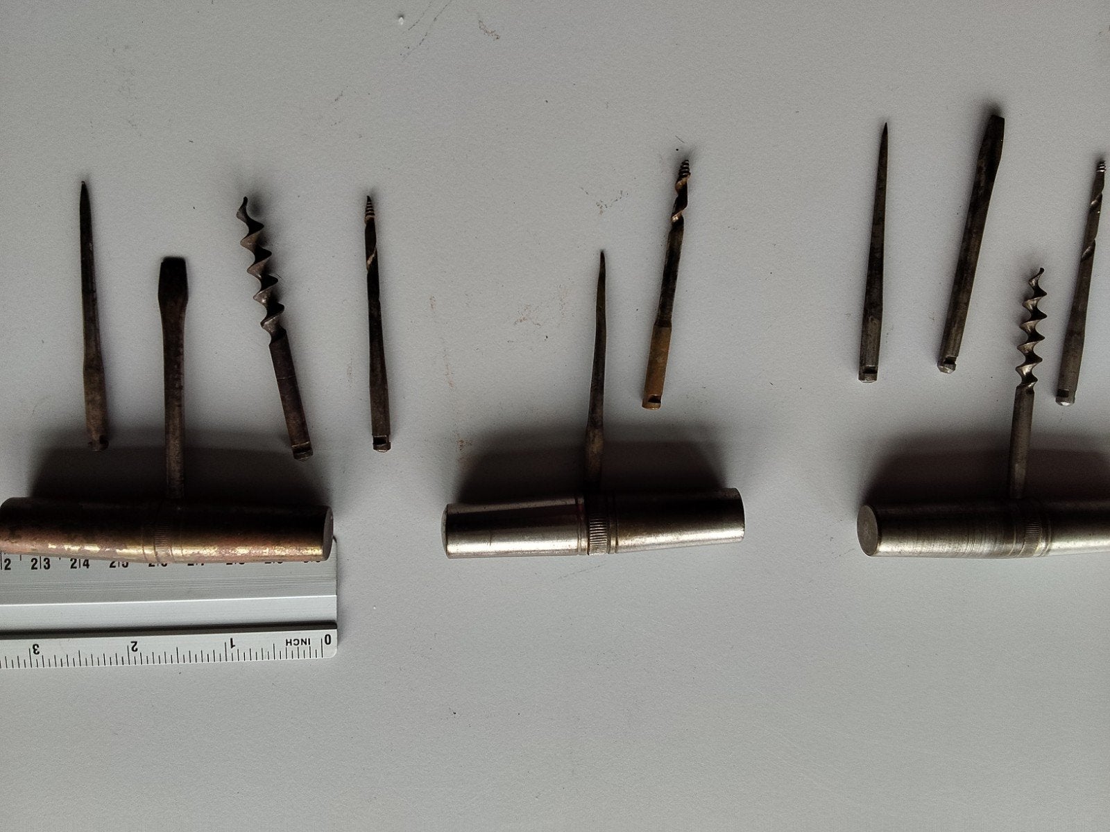ouderwetse kurkentrekker met div stukjes gereedschap., Antiek en Kunst, Ophalen of Verzenden