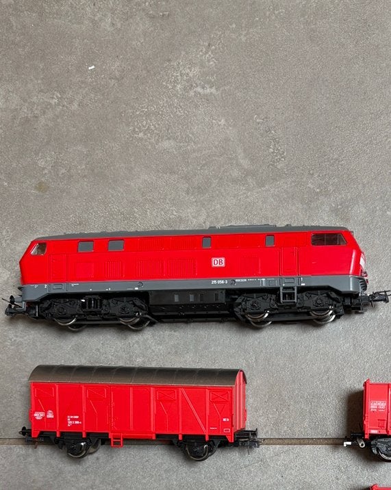 Roco 41220 DB BR 215 digitale dieselloc + 2 goederenwagons, Gelijkstroom, Ophalen of Verzenden, Roco, Gebruikt