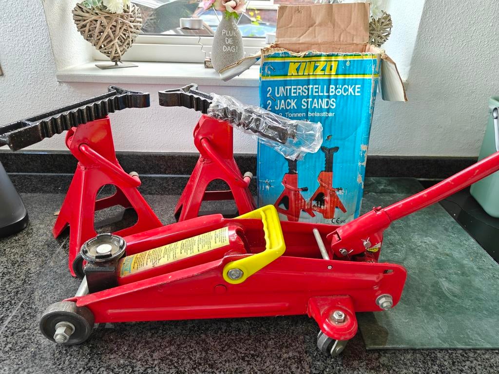 Kinzo autokrik en  2 as steunen, belastbaar tot 2 ton, Auto diversen, Ophalen, Hydraulisch, Garagekrik
