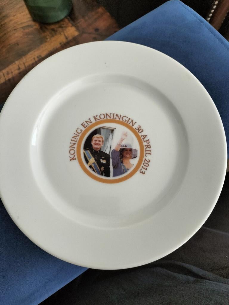 Aardewerk bord Koning Willem-Alexander en Koningin Maxima, Verzenden