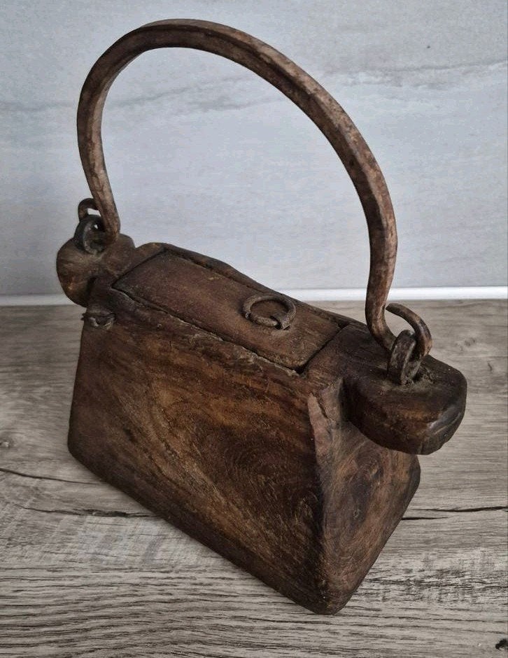 Antieke houten oliebakje met ijzeren handvat, Ophalen of Verzenden