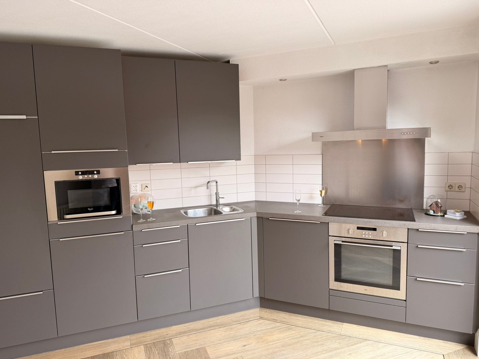 Keuken incl apparatuur, Ophalen, Hoekkeuken, Graniet of Steen, Zo goed als nieuw