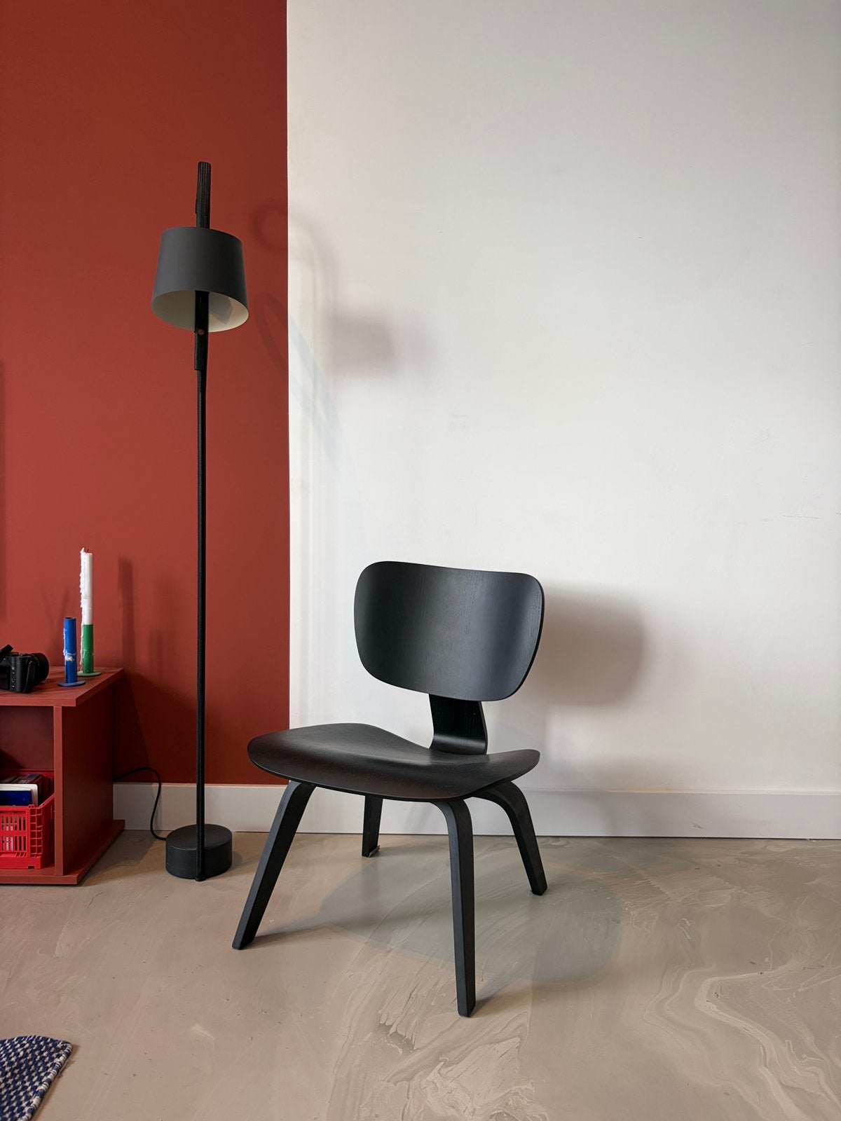 Eames lounge chair LCW zwart, Zwart, Ophalen of Verzenden, Zo goed als nieuw, Eén