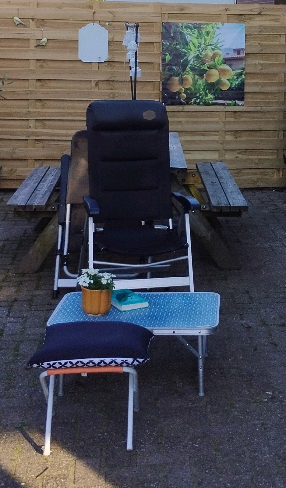 Ik ben op zoek naar een picknick tafel., Eén persoon