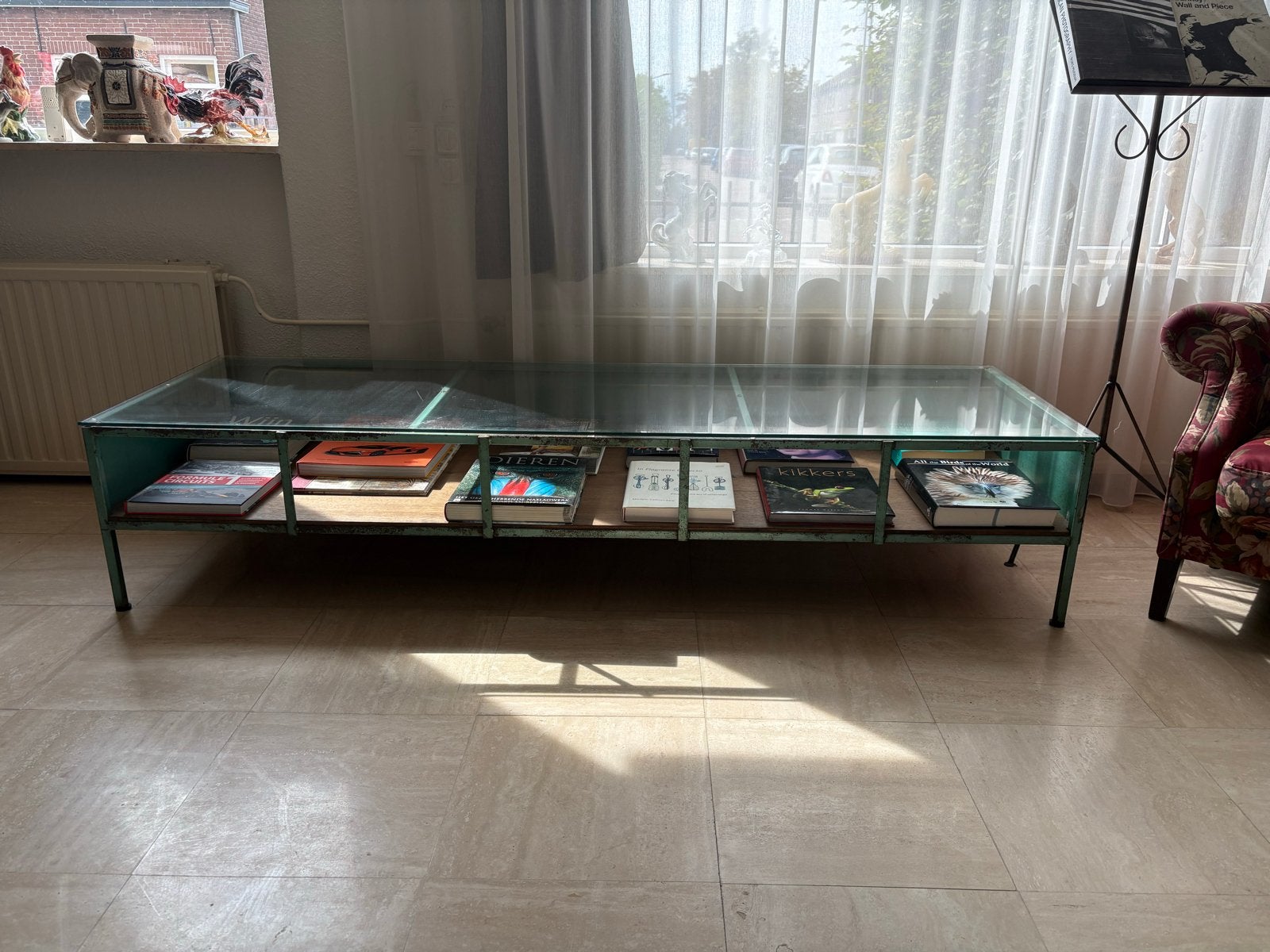 Industriële salontafel met glazen blad en opbergruimte, Ophalen, Gebruikt, 200 cm of meer, 50 tot 100 cm