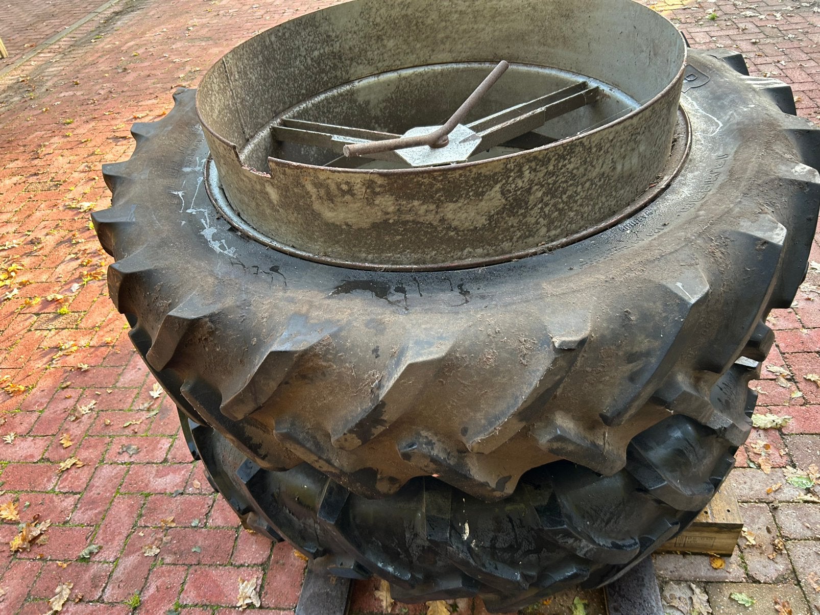 Dubbele montering 13.6R38, Ophalen