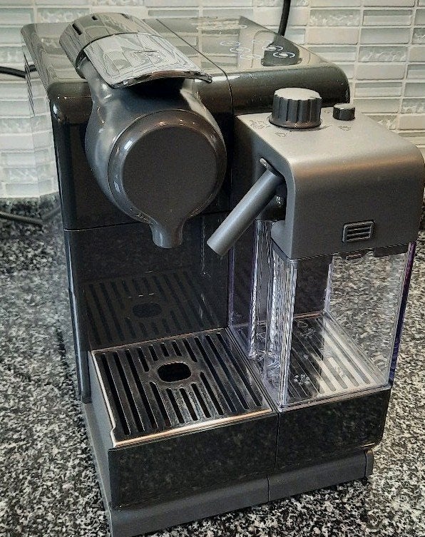 DeLonghi lattissima touch nespresso machine, Ophalen of Verzenden, Zo goed als nieuw
