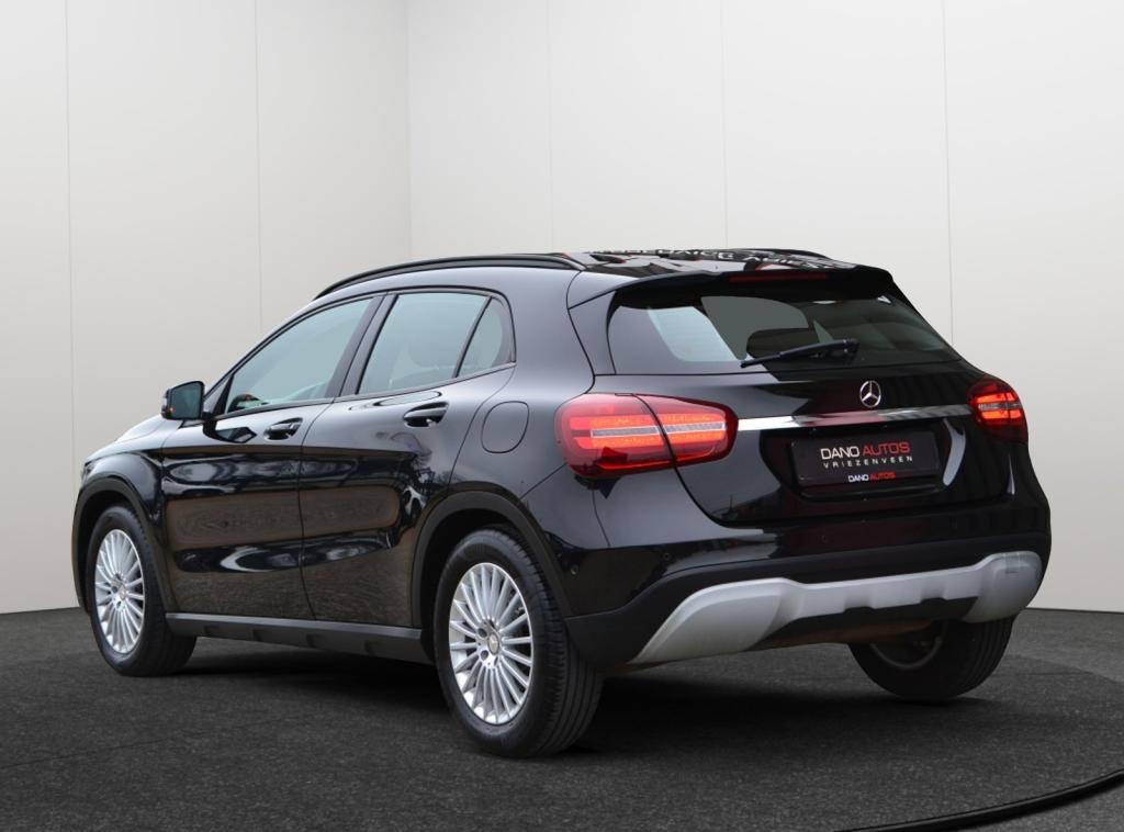 Mercedes-Benz GLA 180 Business Solution LED/Navi/Trekhaak, Automaat, Stof, Gebruikt, 4 cilinders