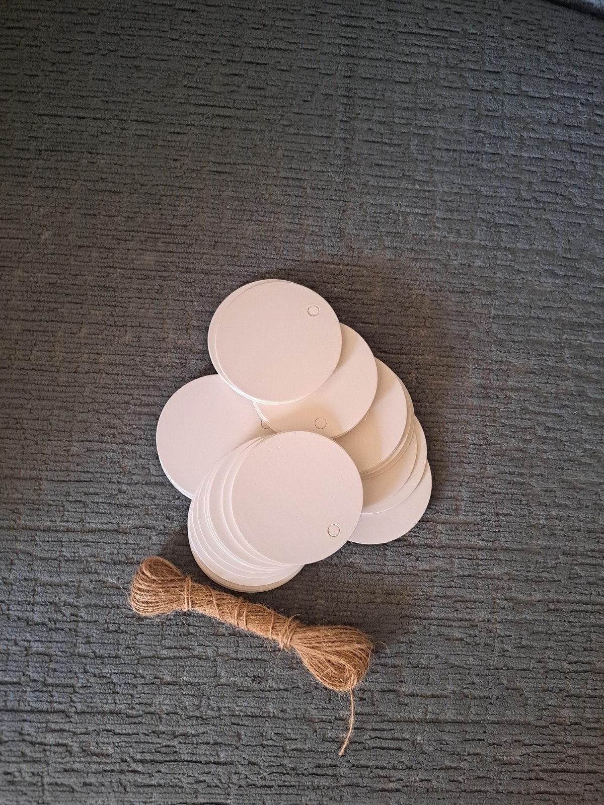 50 stuks witte labels met jute touw, Hobby en Vrije tijd, Ophalen of Verzenden, Nieuw, Versiering, Overige