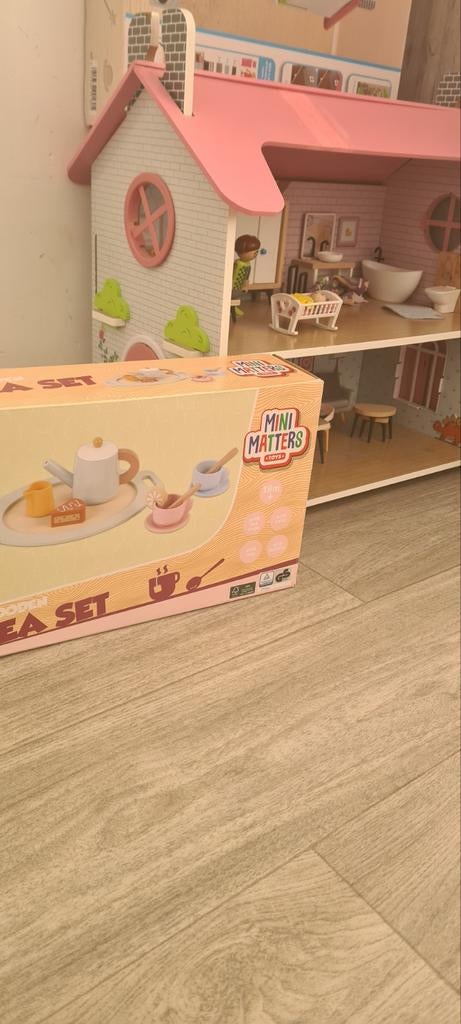 Houten poppenhuis met theeservies, Ophalen of Verzenden