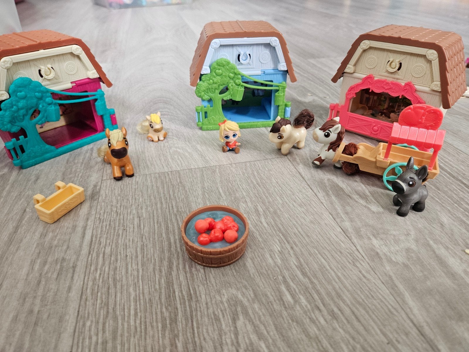 spirit, Schattige paardenstallen speelset met accessoires, Ophalen of Verzenden, Zo goed als nieuw, Jongen of Meisje