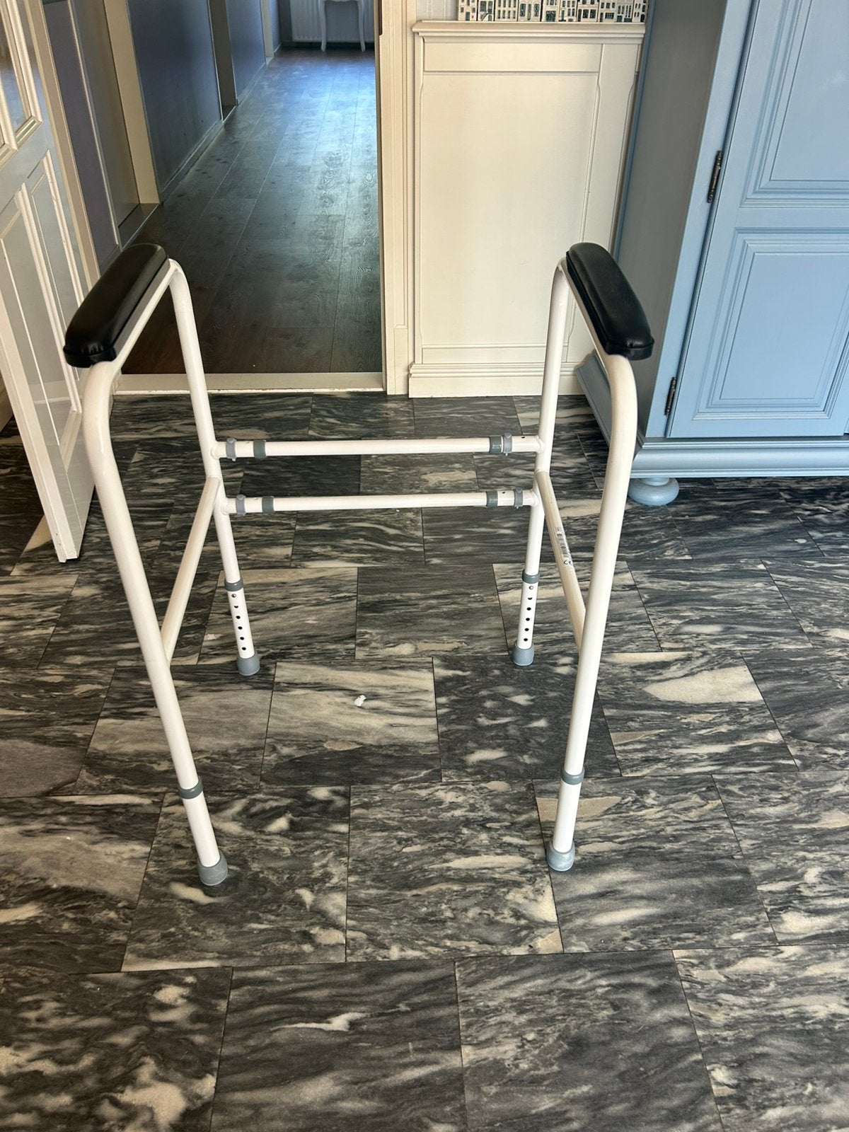 Toiletframe ( nieuw) verstelbaar, Diversen, Verpleegmiddelen, Ophalen, Zo goed als nieuw