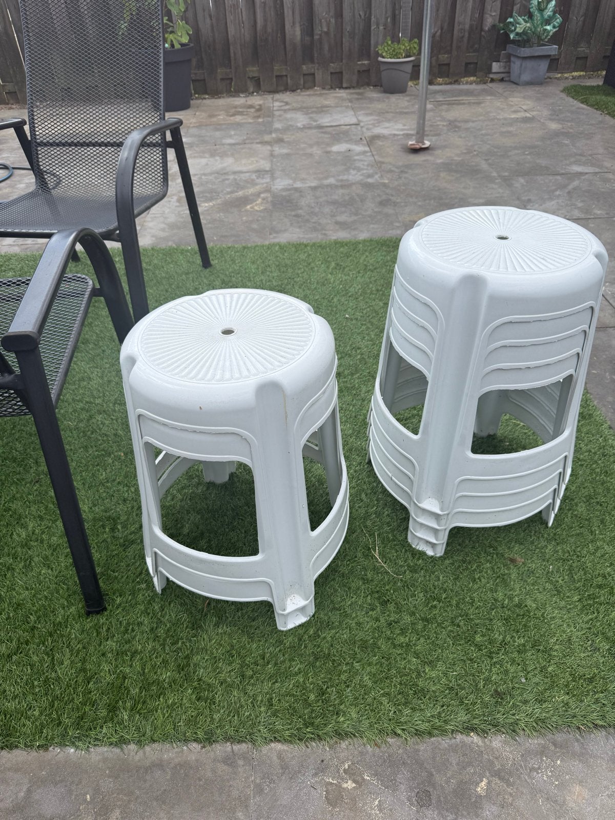6xWitte Kunststof Krukjes - Stapelbaar, Huis en Inrichting, Krukjes, Ophalen, Gebruikt, Kunststof