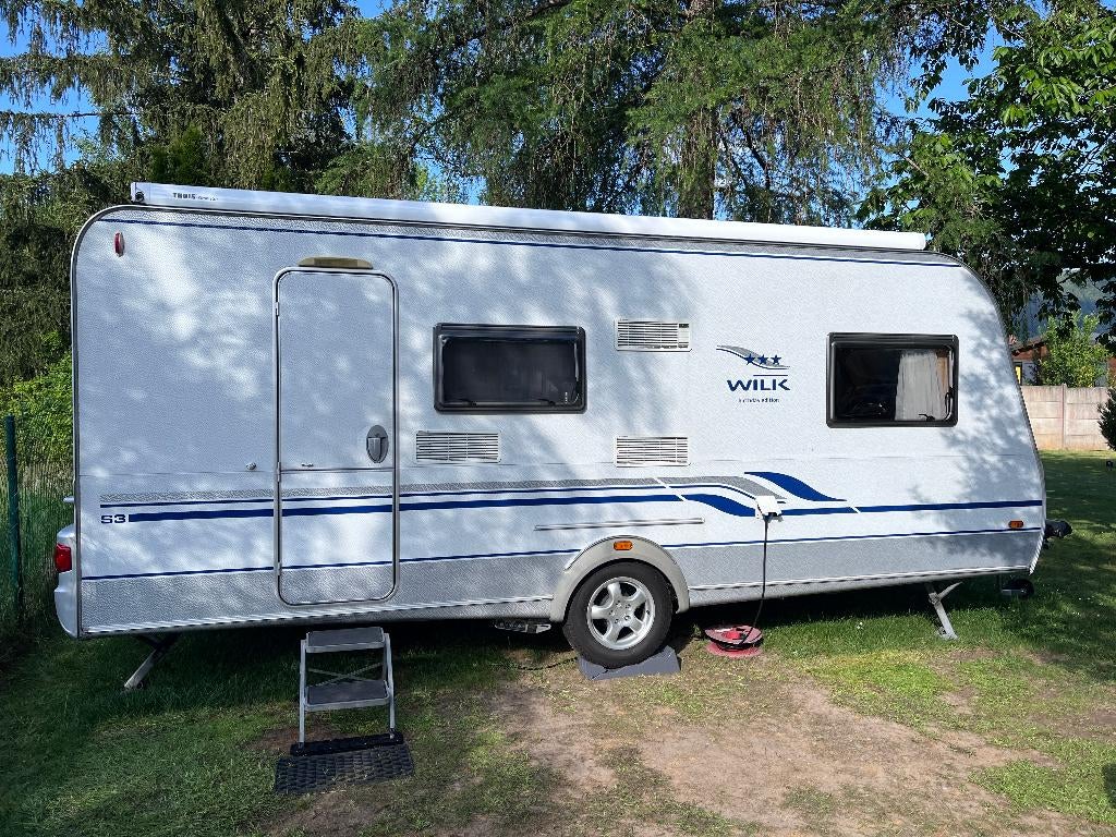 Complete Wilk S3 500 DM caravan met luifel, mover en airco, Treinzit, Particulier, Kachel, 6 tot 7 meter