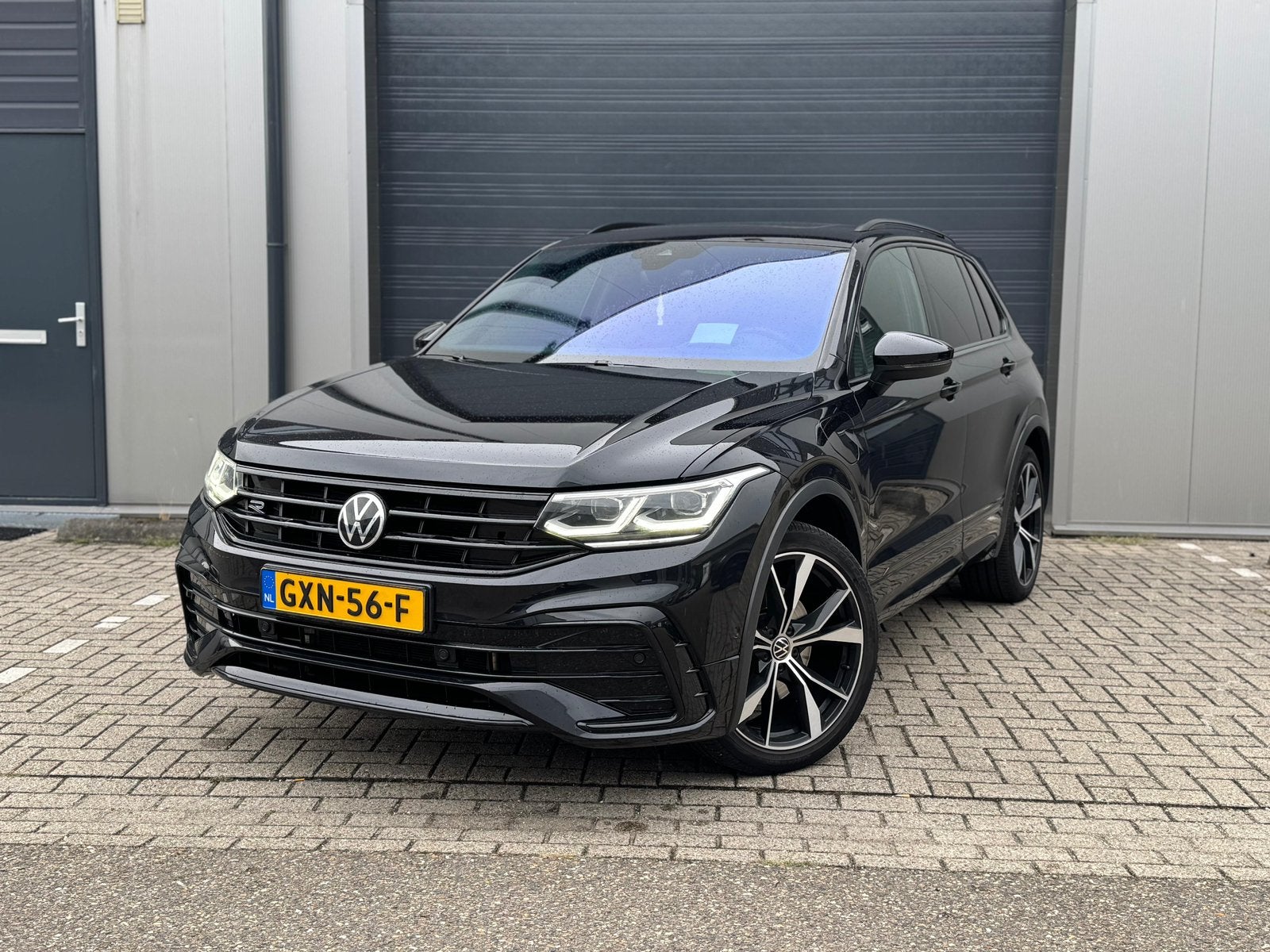 Foto 2 van Volkswagen Tiguan 1.4 TSI eHybrid R-line PANO / HUD / VOL
