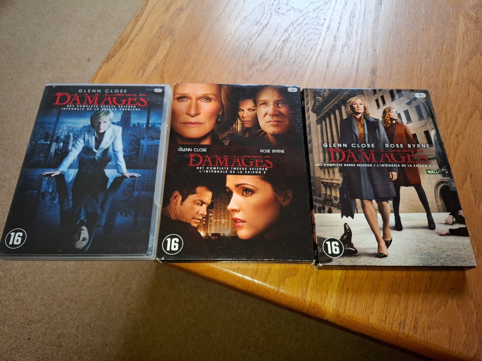 Damages Seizoen 1 t/m 3 (Nederlands ondertiteld), Cd's en Dvd's, Vanaf 16 jaar, Drama, Ophalen of Verzenden, Zo goed als nieuw