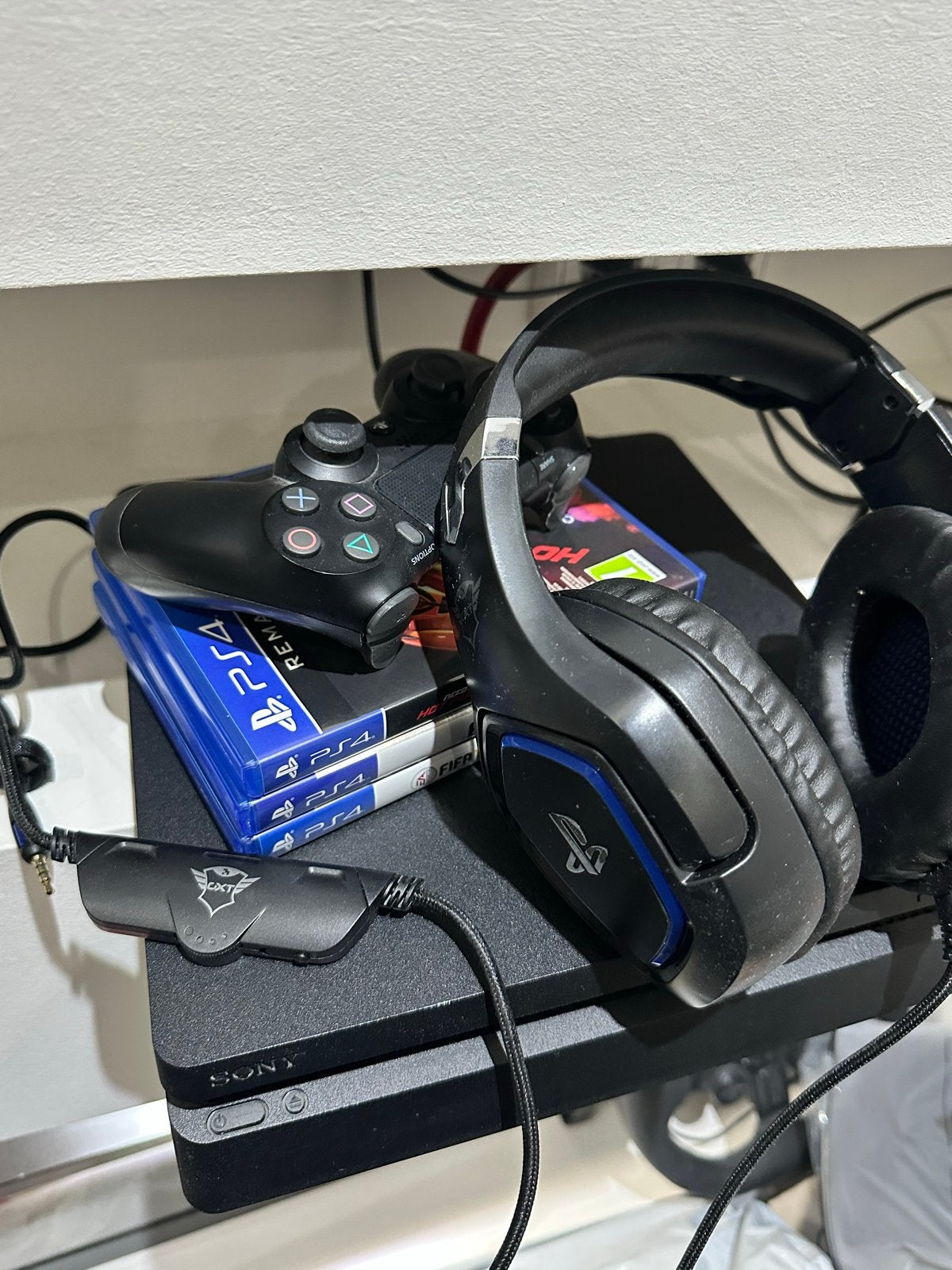 PlayStation 4 1TB Bundel met Controller, Headset & 3 Games, Spelcomputers en Games, Ophalen of Verzenden, 1 TB, Met 1 controller