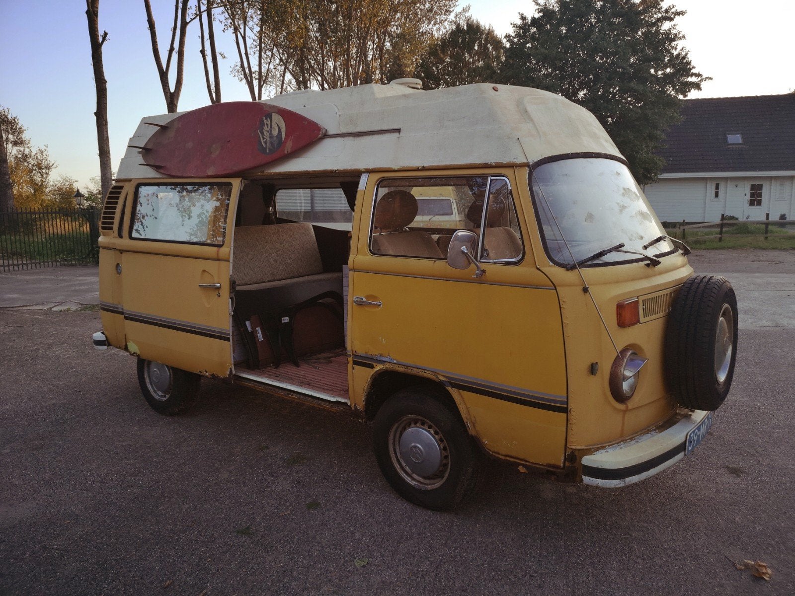 Volkswagen T2 camper 1976 VW, Auto's, Oldtimers, Achterwielaandrijving, Overige carrosserieën, Volkswagen, Geel