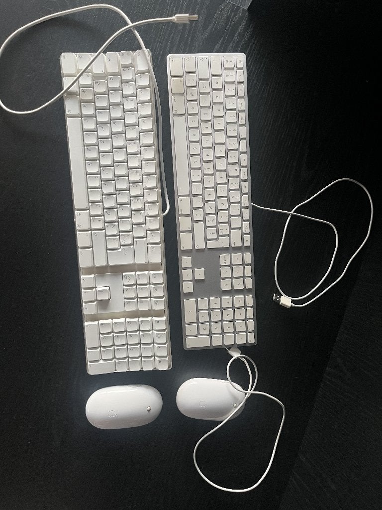 Producten Apple 2 toetsenborden + 2 muizen, Gebruikt, Azerty, Ophalen of Verzenden, APPLE