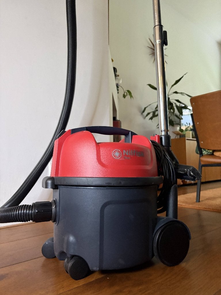 Nilfisk Thor VP300 HEPA stofzuiger - 800W - compleet, Overige merken, Gebruikt, Minder dan 1200 watt, Steelstofzuiger