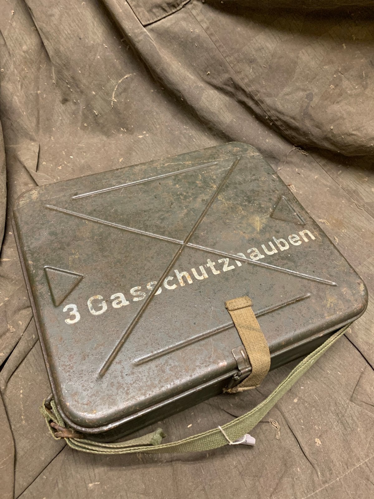 Wo2 wehrmacht gasmasker doos / blik 1942, Verzamelen, Militaria | Tweede Wereldoorlog, N, N, Verzenden, Duitsland