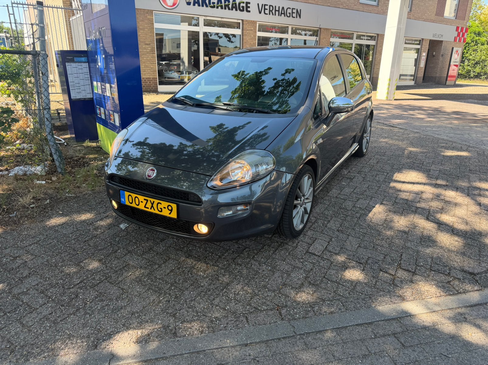 Fiat Punto 0.9 Twinair 85 5-D 2013 Grijs, Voorwielaandrijving, Stof, Zwart, 49 €/maand