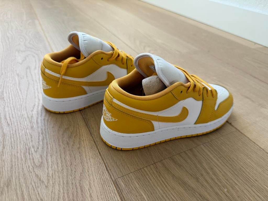 Nike Air Jordan 1 Low - Geel/Wit, Ophalen of Verzenden, Nieuw, Geel, Sneakers of Gympen