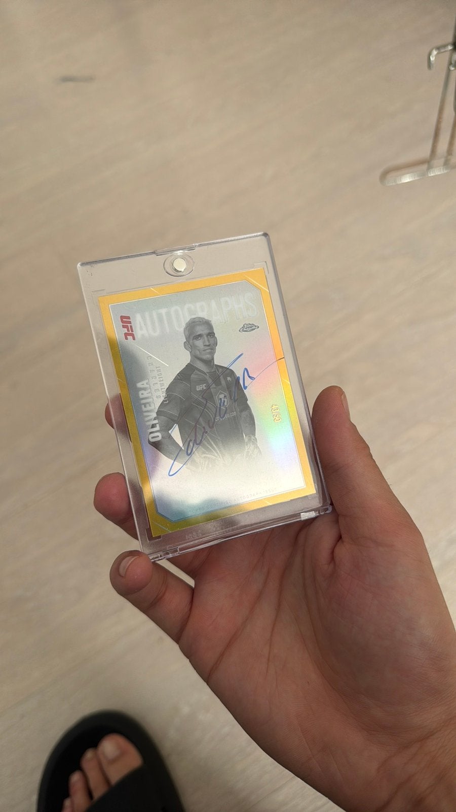 Charles oliveira gold refractor /50 autograph, Ophalen, Zo goed als nieuw