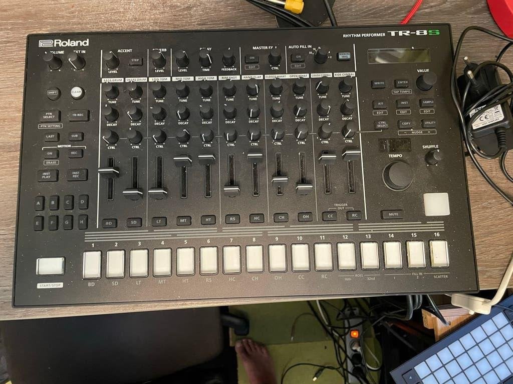 Div.synth en gitaar: TR8S, Novation, Simplifier DLX, modcase, Muziek en Instrumenten, Ophalen of Verzenden, Zo goed als nieuw