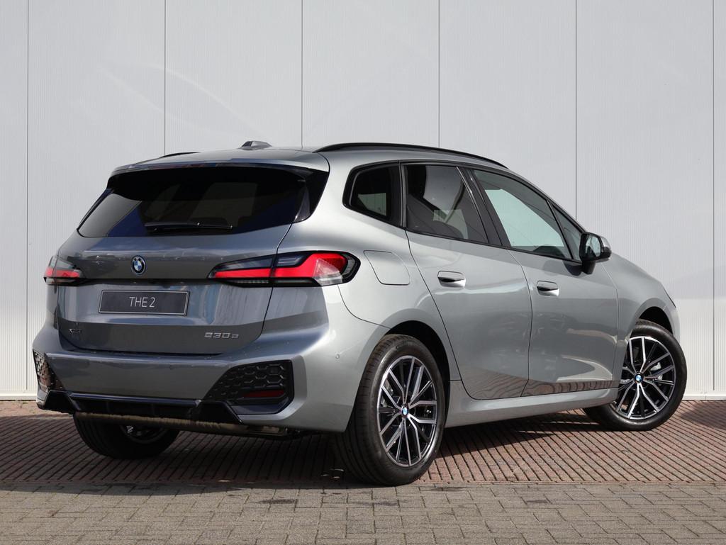 BMW 2 Serie Active Tourer 230e xDrive M Sportpakket | Travel, Auto's, BMW, Automaat, Stof, 16 kWh, Stoelverwarming