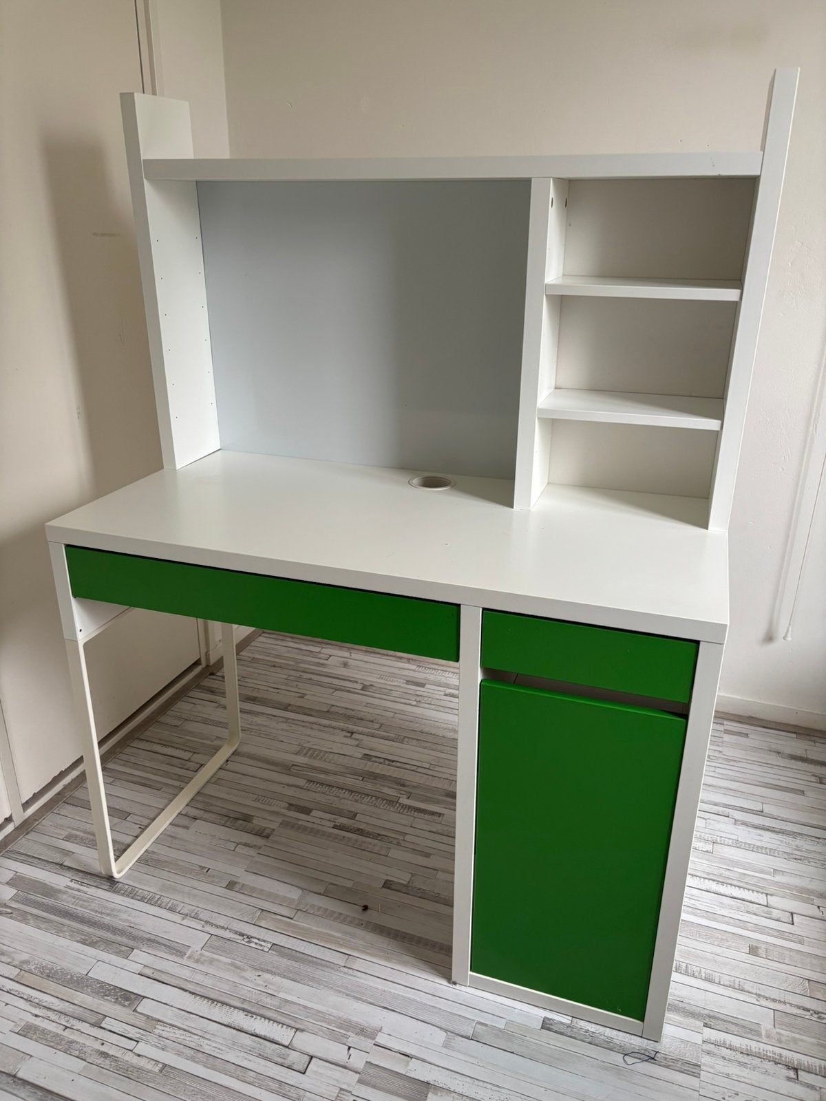 Ikea bureau  Micke, Huis en Inrichting, Bureaus, Ophalen, Met lades, Groen, Gebruikt